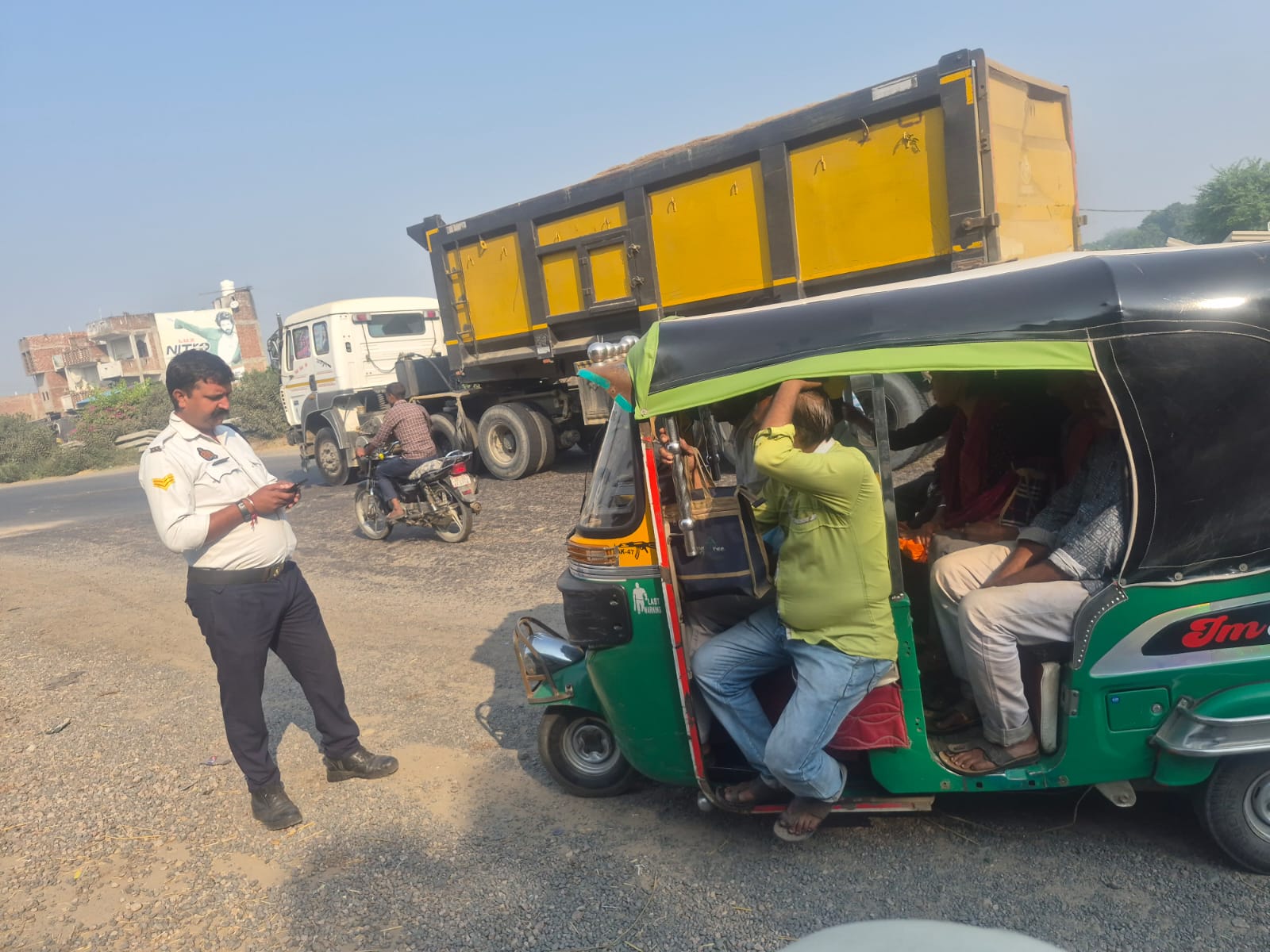 यातायात पुलिस का अभियान, 51 ऑटो-ई-रिक्शा समेत 617 वाहनों के चालान ओवरस्पीड में 161 वाहन चालकों पर कार्रवाई