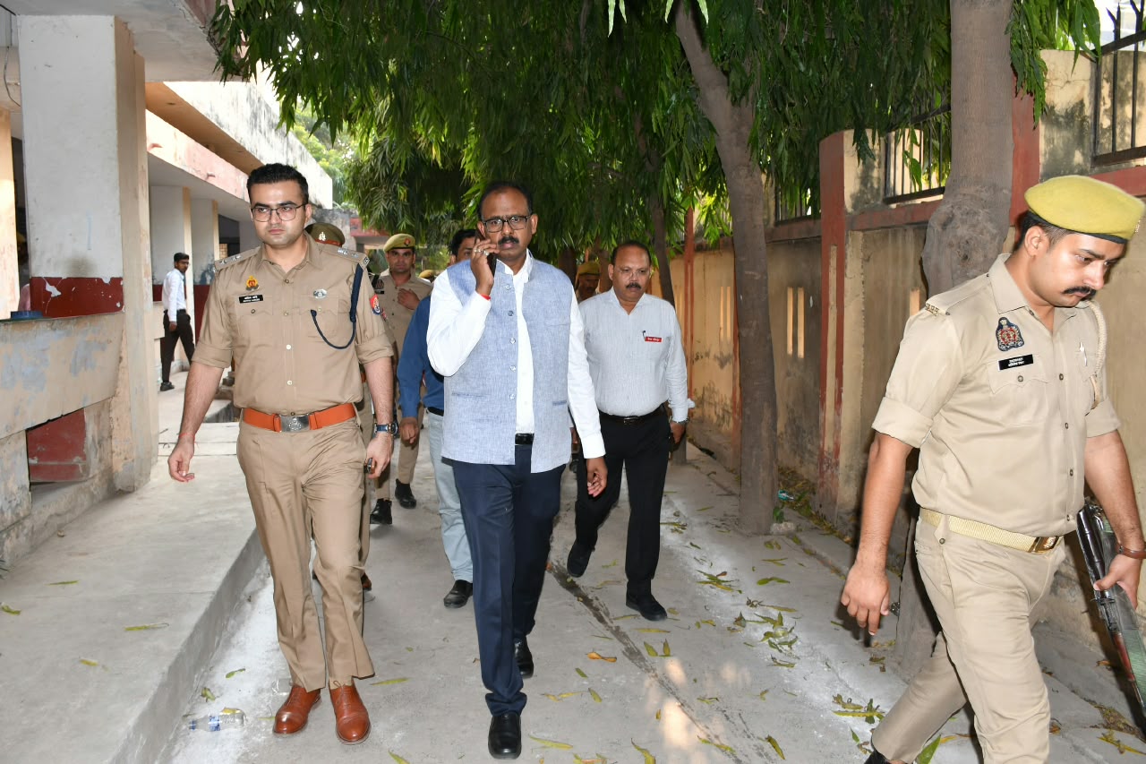 फिरोजावाद सदर तहसील में स्नातक के सबसे अधिक 4423 मतदाता, डीएम बोले- शांतिपूर्ण ढंग से चल रहा मतदान