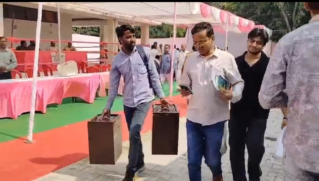 एमएलसी चुनाव के बाद एडीएम कल्पना जायसवाल ने अधिकारियों को दिए निर्देश, बूथवार बंडलिंग कर स्ट्रॉन्ग रूम में रखी जाएंगी सील मतपेटियां