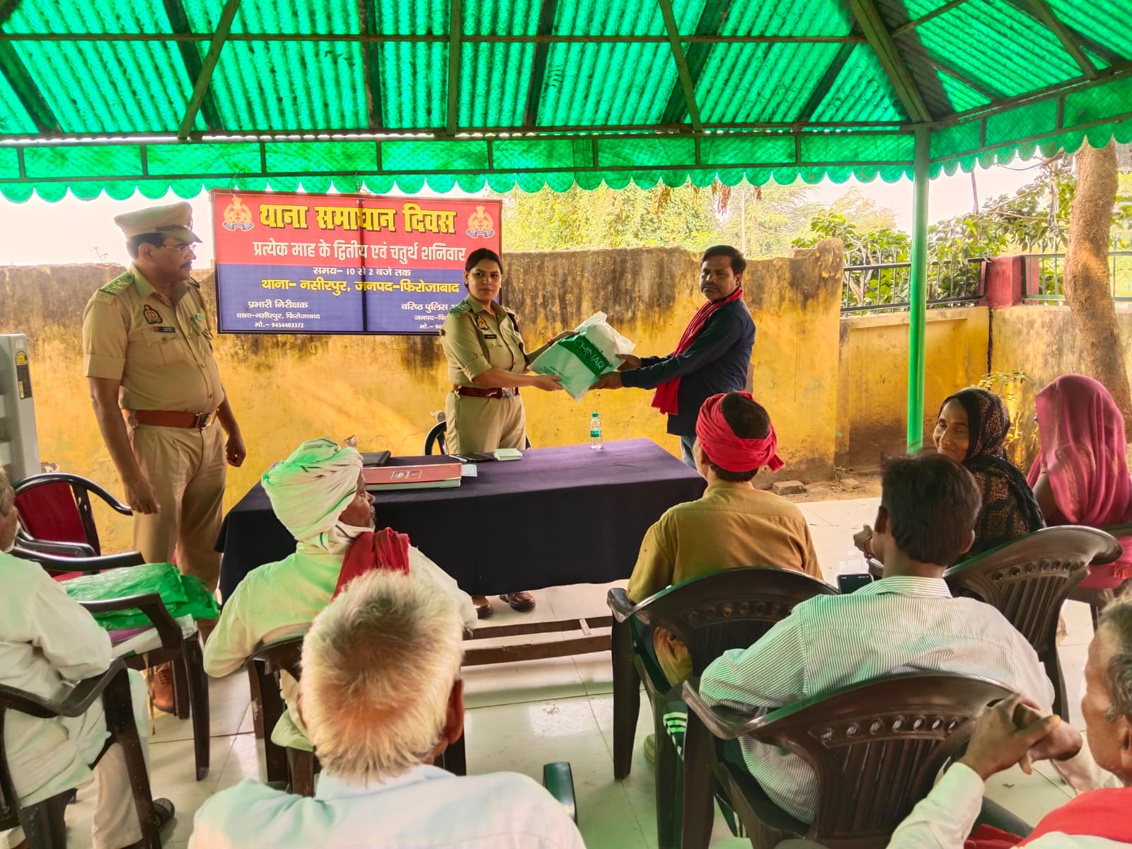 थाना समाधान दिवस पर ग्राम चौकीदारों को कंबल वितरित कर किया सम्मानित
