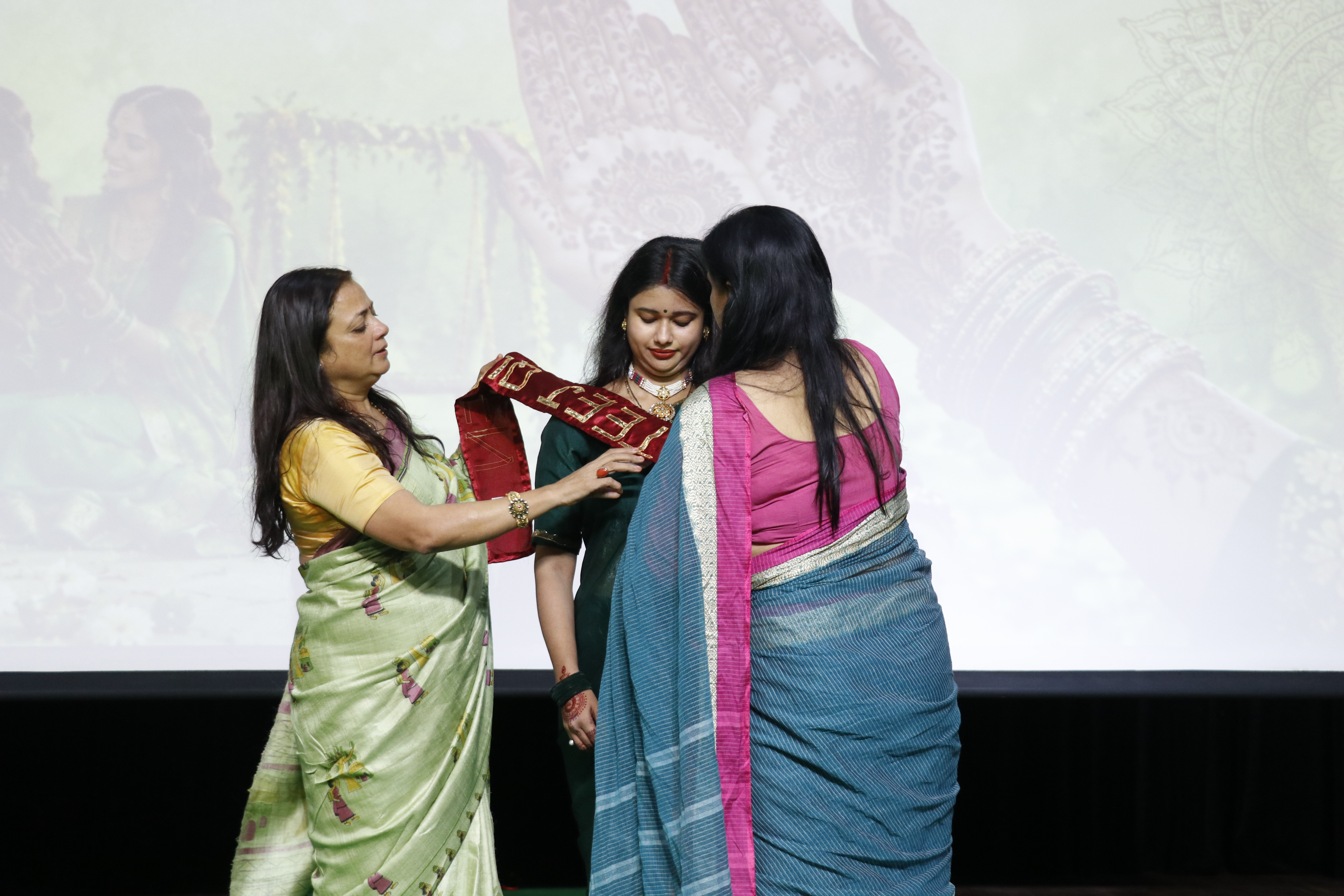 संस्कृति विवि में मना 'तीज उत्सव', शुभांगी बनीं 'तीज क्वीन'
