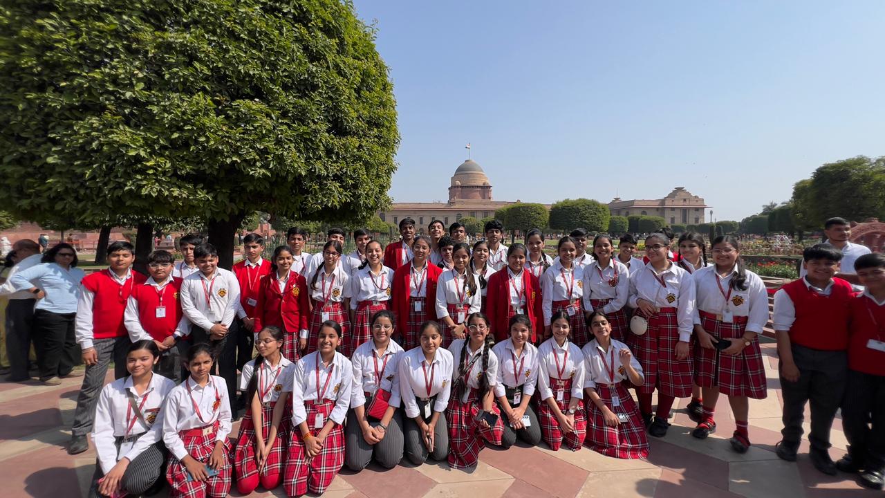राष्ट्रपति भवन का अमृत उद्यान देख मंत्रमुग्ध हुए आरआईएस के विद्यार्थी